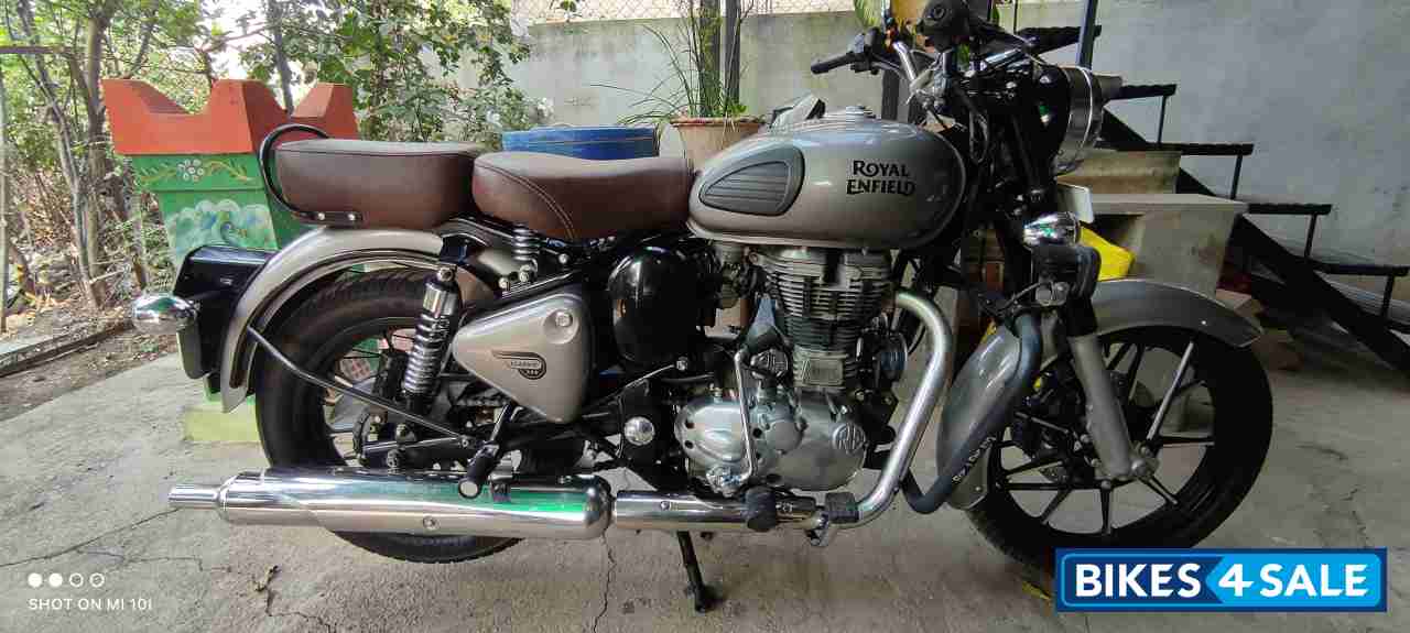 Gunmetal Grey Royal Enfield Classic Gunmetal Grey