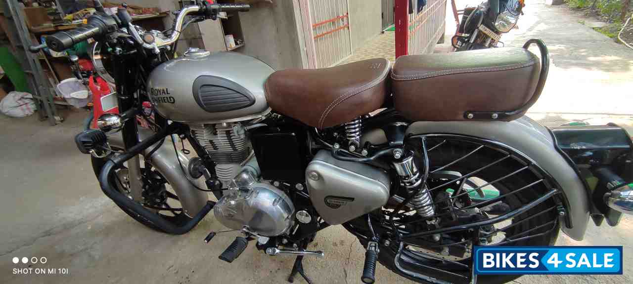 Gunmetal Grey Royal Enfield Classic Gunmetal Grey
