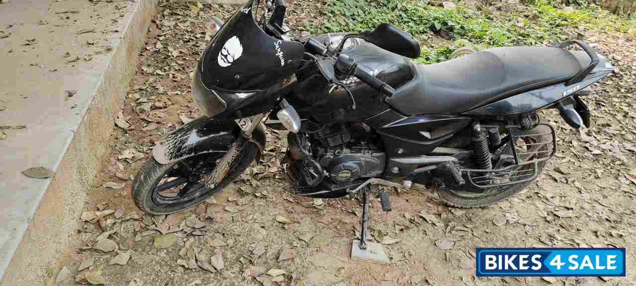 Black Bajaj Pulsar 150 Neon