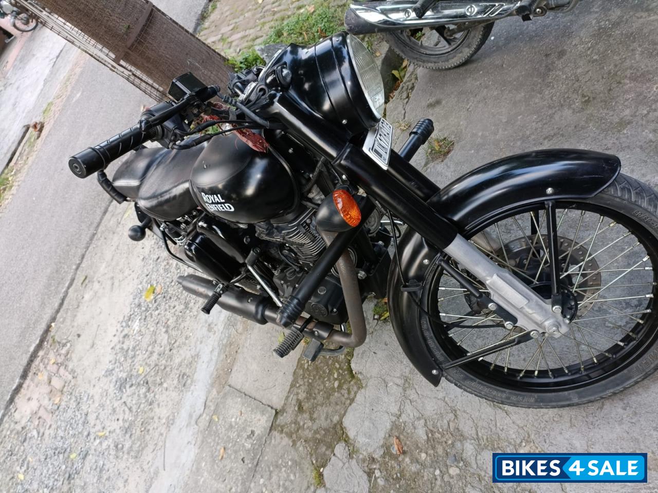 Black Royal Enfield Classic Stealth Black