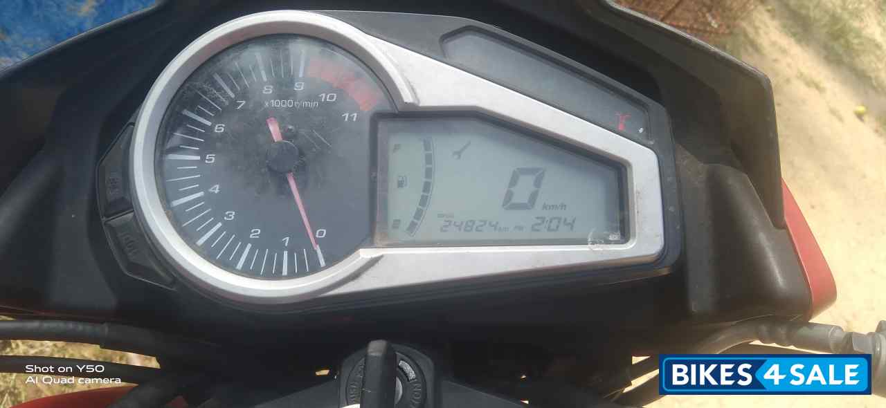 Red With Black Hero Xtreme 200R Red With Black Hero Xtreme 200R