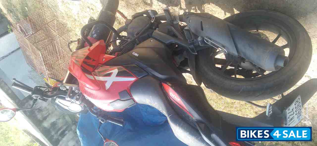 Red With Black Hero Xtreme 200R Red With Black Hero Xtreme 200R