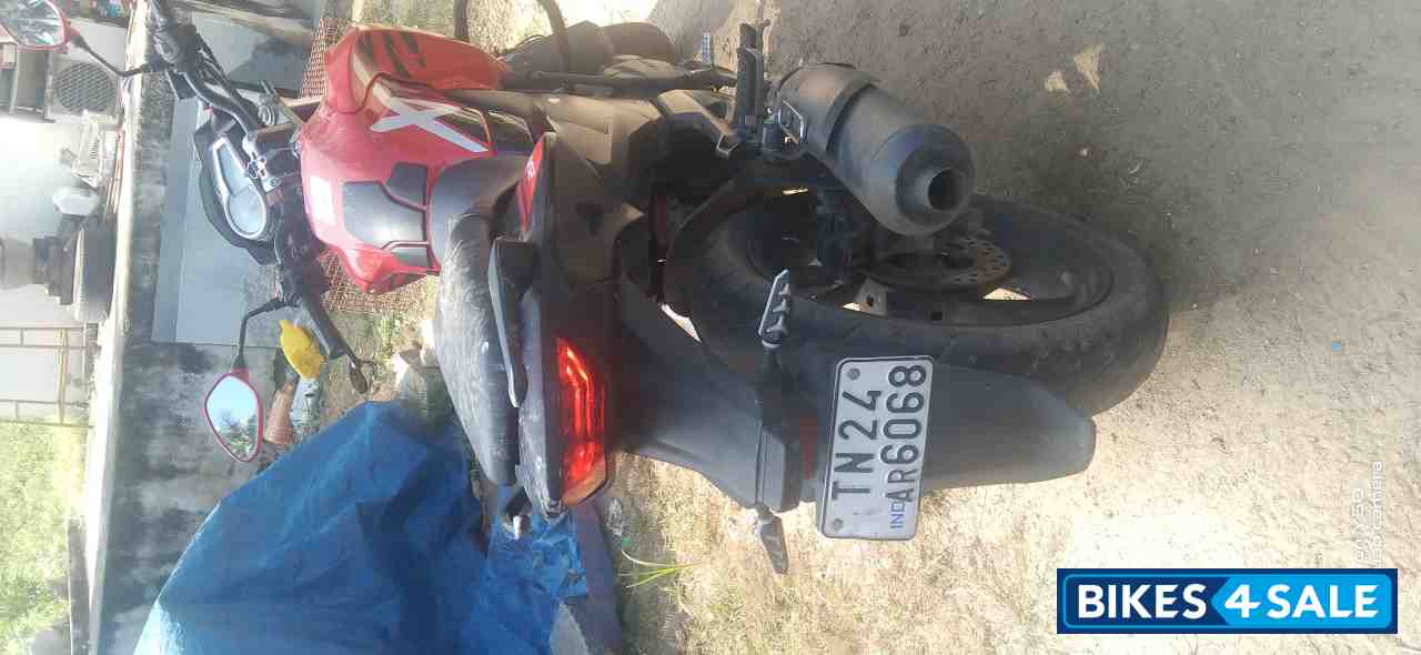 Red With Black Hero Xtreme 200R Red With Black Hero Xtreme 200R