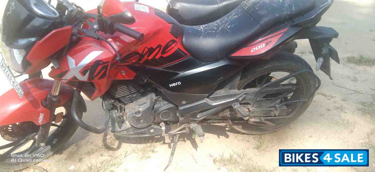 Red With Black Hero Xtreme 200R Red With Black Hero Xtreme 200R
