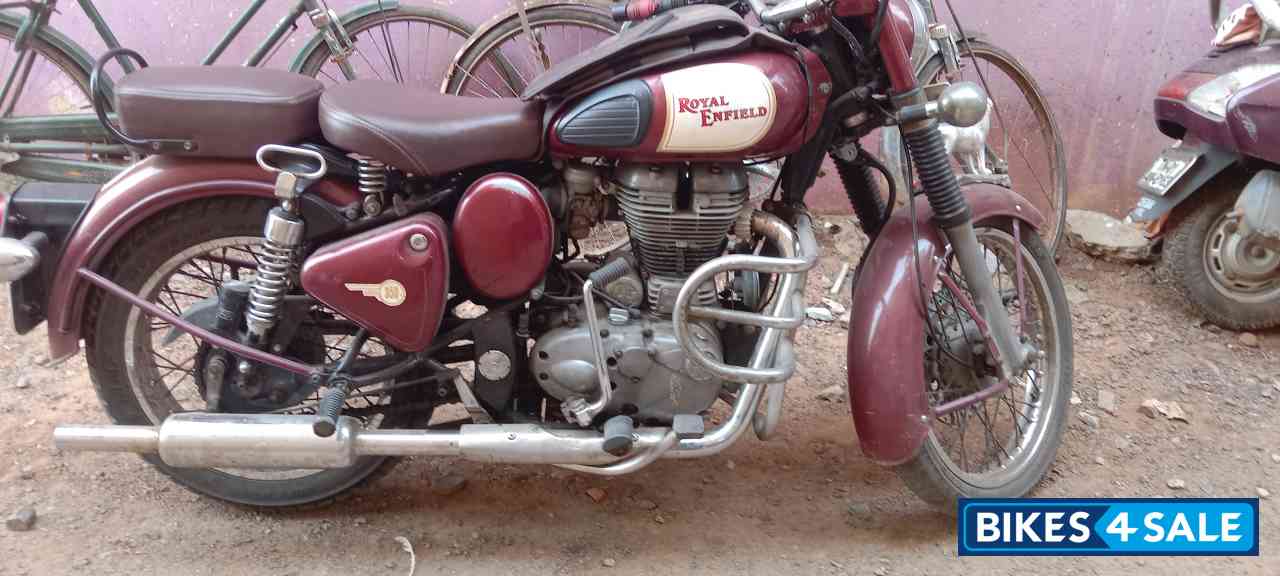 Meroon Royal Enfield Classic 350