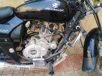 Black Bajaj Avenger 220 DTS-i