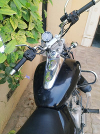 Black Bajaj Avenger 220 DTS-i