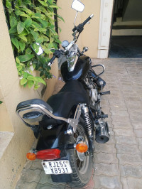 Black Bajaj Avenger 220 DTS-i