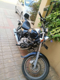 Black Bajaj Avenger 220 DTS-i