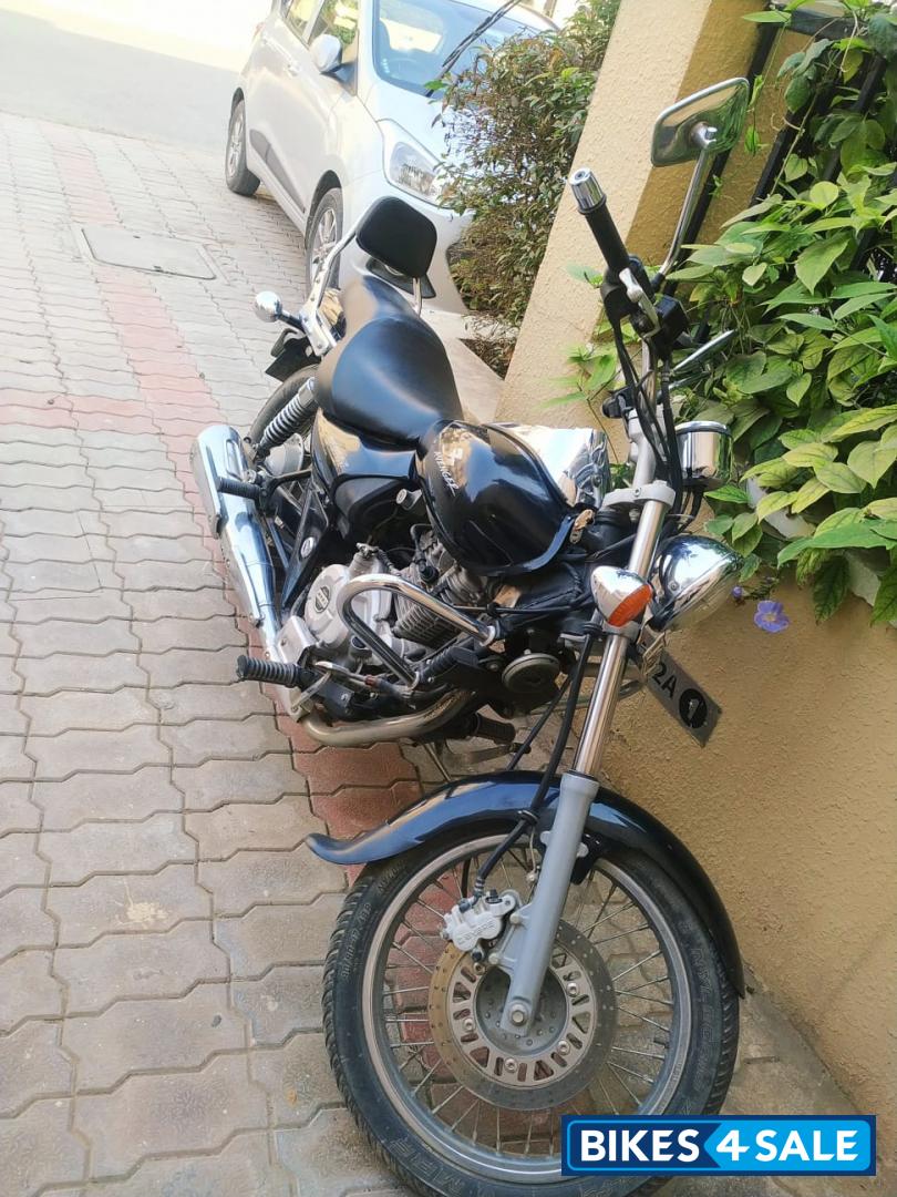 Black Bajaj Avenger 220 DTS-i Black Bajaj Avenger 220 DTS-i