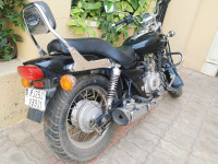 Black Bajaj Avenger 220 DTS-i