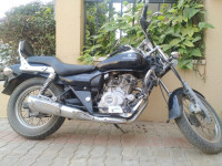 Black Bajaj Avenger 220 DTS-i