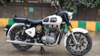 White Royal Enfield Classic 350