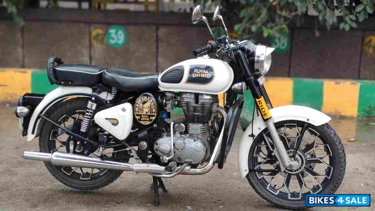White Royal Enfield Classic 350