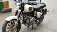 White Royal Enfield Classic 350