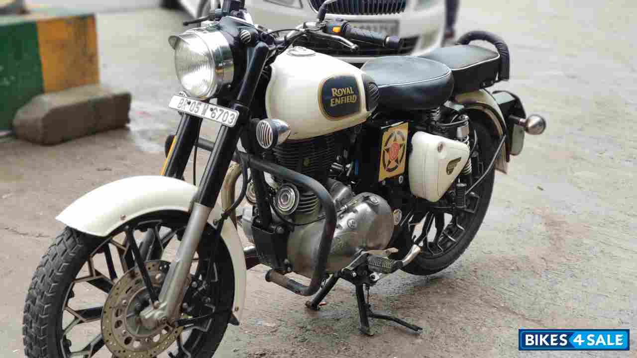 White Royal Enfield Classic 350