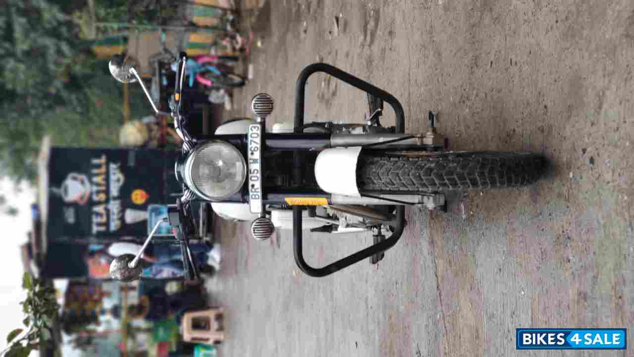 White Royal Enfield Classic 350