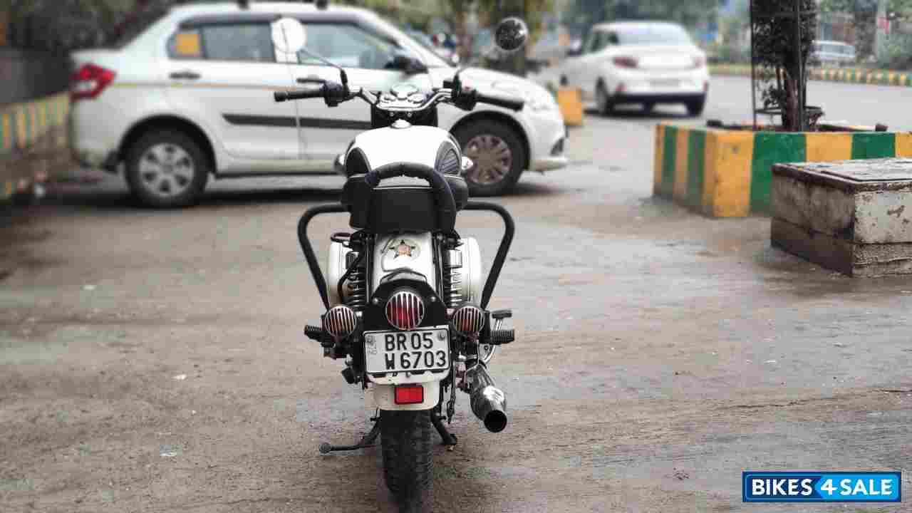 White Royal Enfield Classic 350