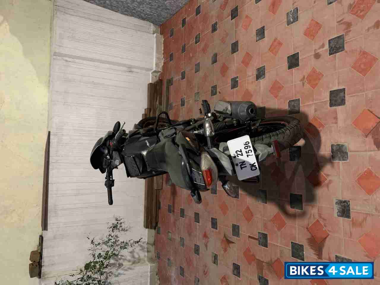 Black TVS Apache RTR 160