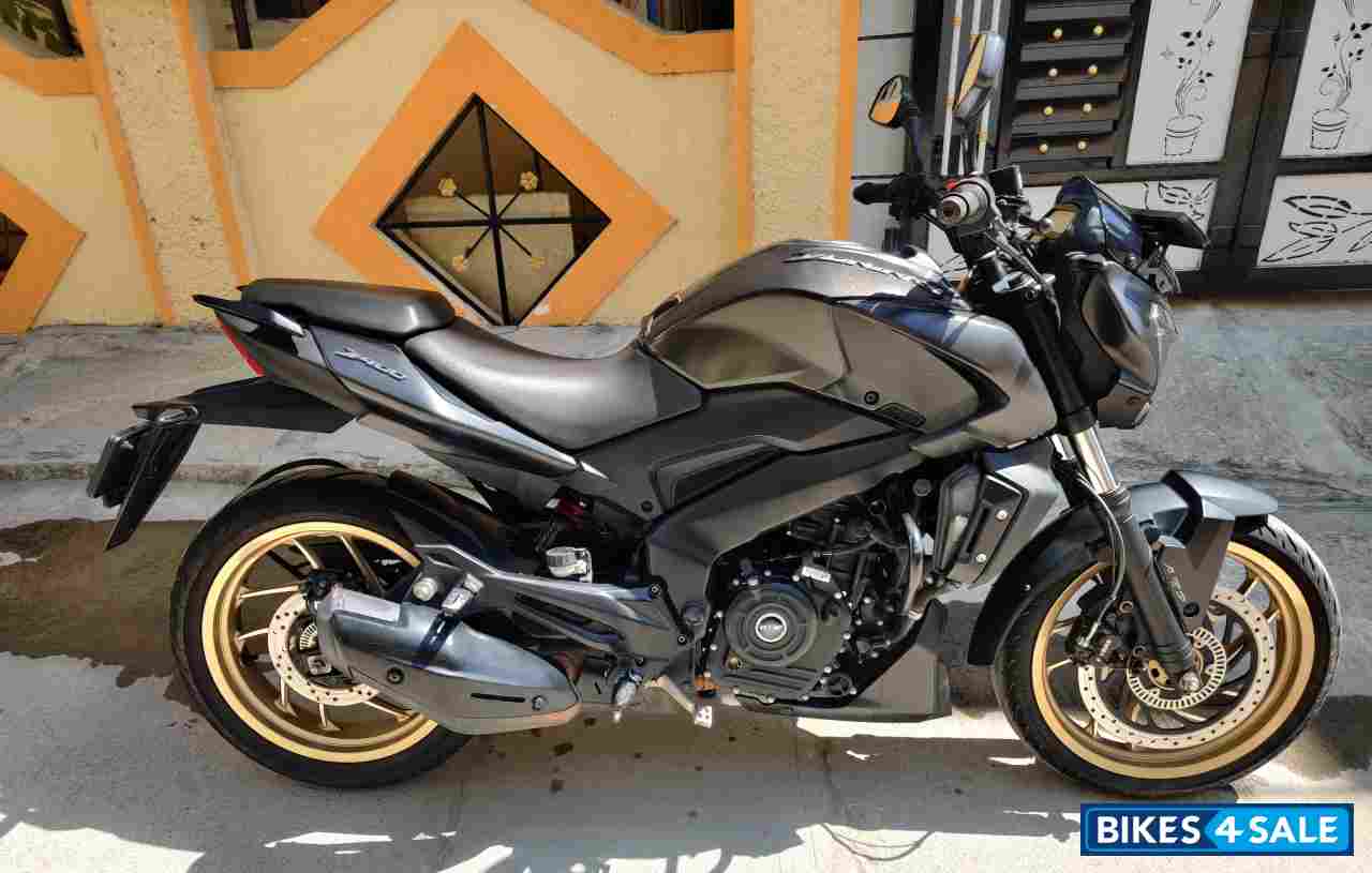 Black Bajaj Dominar 400 Disc