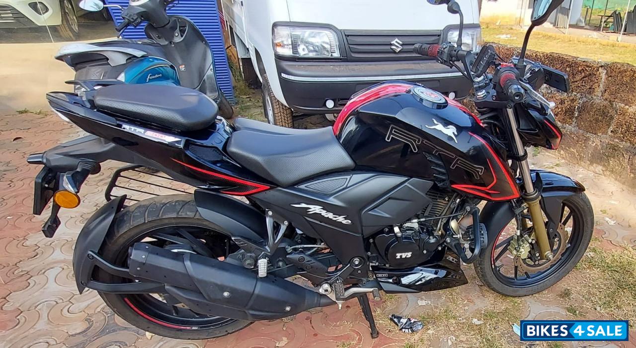Black TVS Apache RTR 200 4V 2020