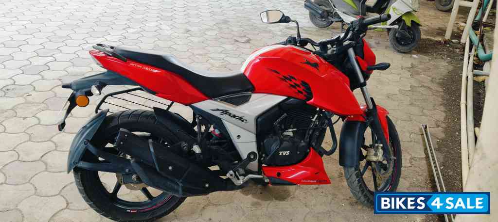 Red And White TVS Apache RTR 160 4V BS6