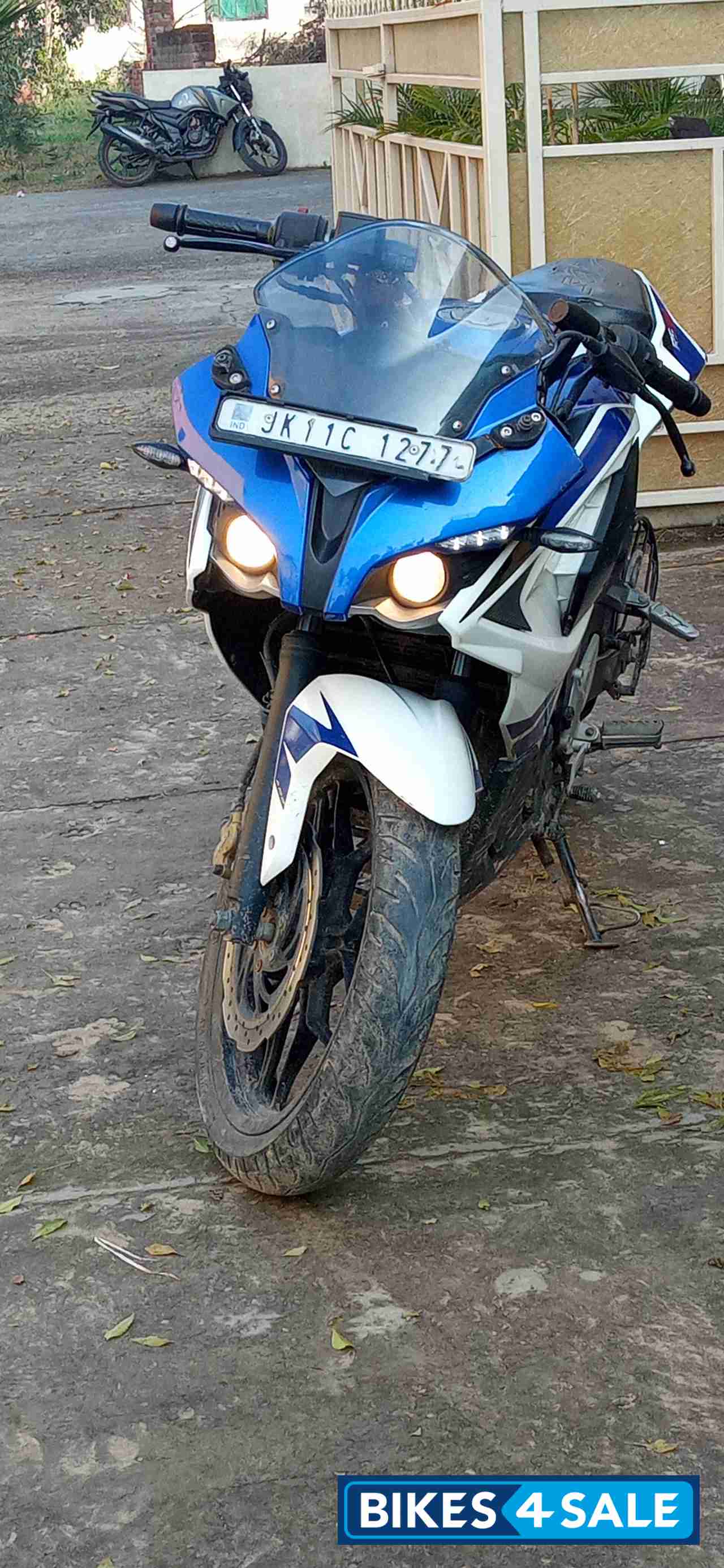 Blue Bajaj Pulsar RS 200