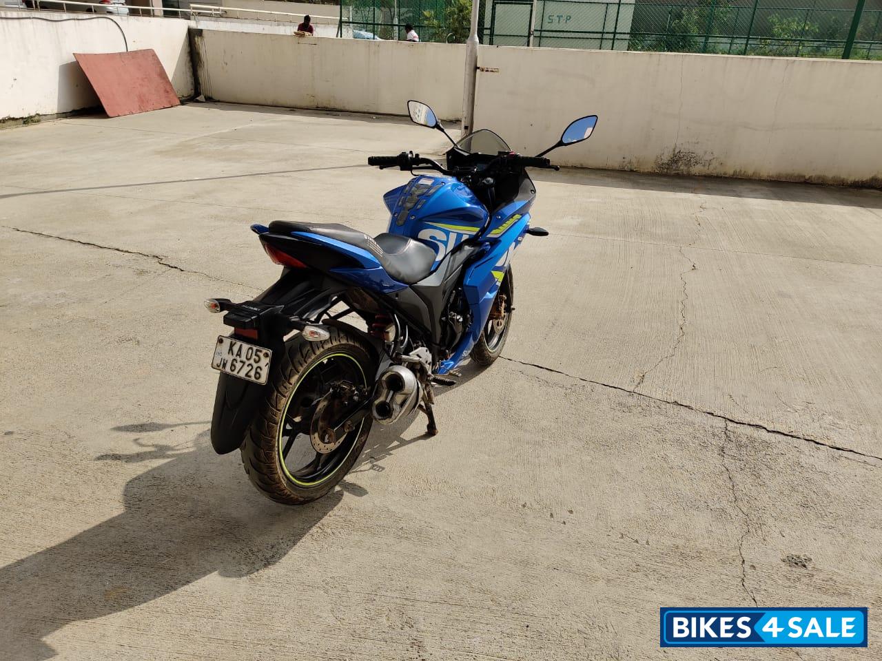 Blue Suzuki Gixxer SF