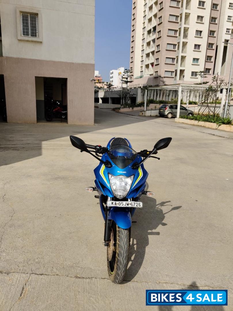 Blue Suzuki Gixxer SF
