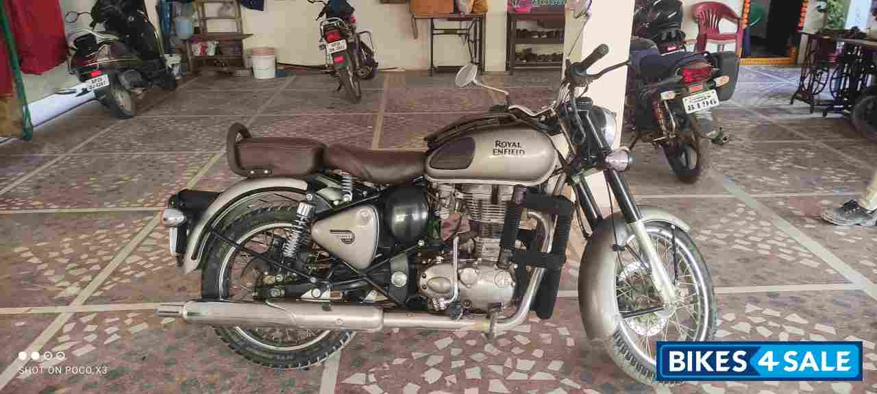 Grey Royal Enfield Classic Gunmetal Grey