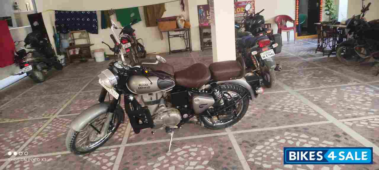 Grey Royal Enfield Classic Gunmetal Grey