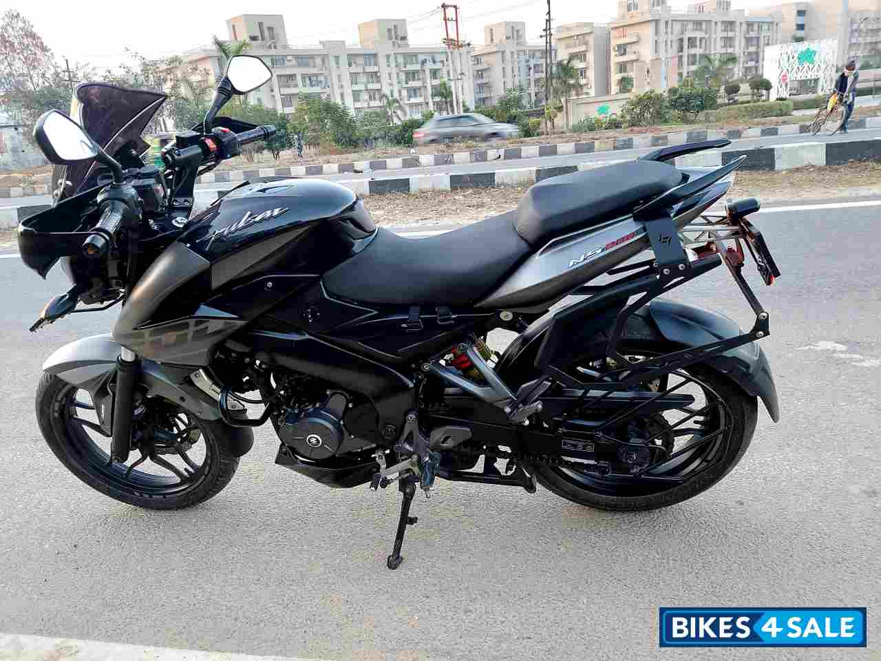 Black Bajaj Pulsar 200 NS ABS