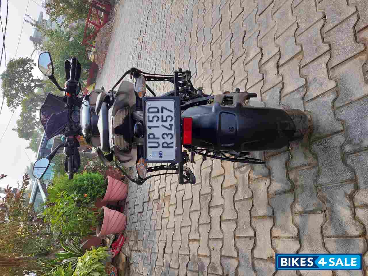 Black Bajaj Pulsar 200 NS ABS
