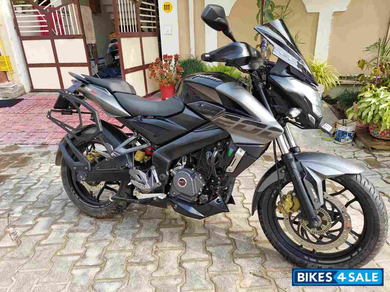 Black Bajaj Pulsar 200 NS ABS