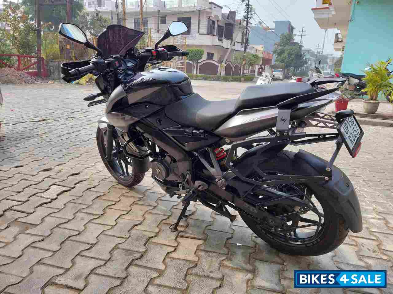 Black Bajaj Pulsar 200 NS ABS