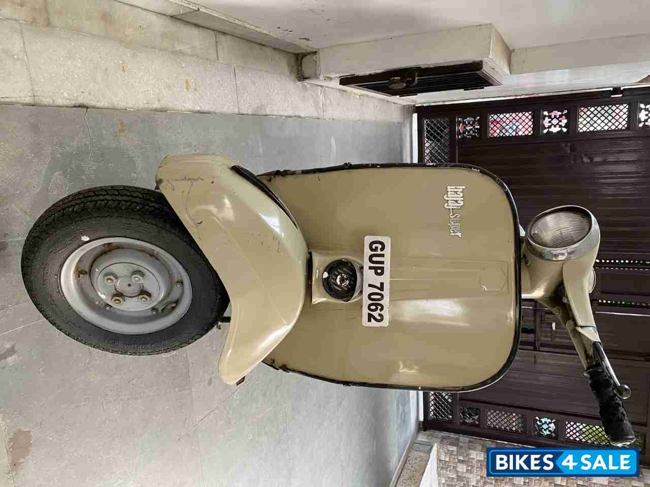 Yellow Bajaj Super Yellow Bajaj Super