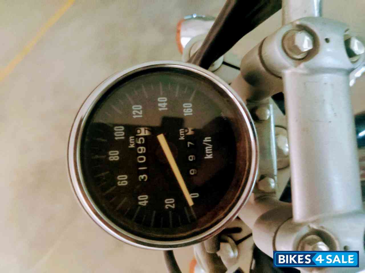 Black Bajaj Avenger 220 DTS-i