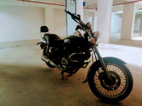 Black Bajaj Avenger 220 DTS-i