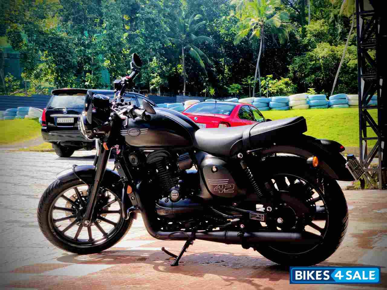 Full Black Jawa forty two BS6