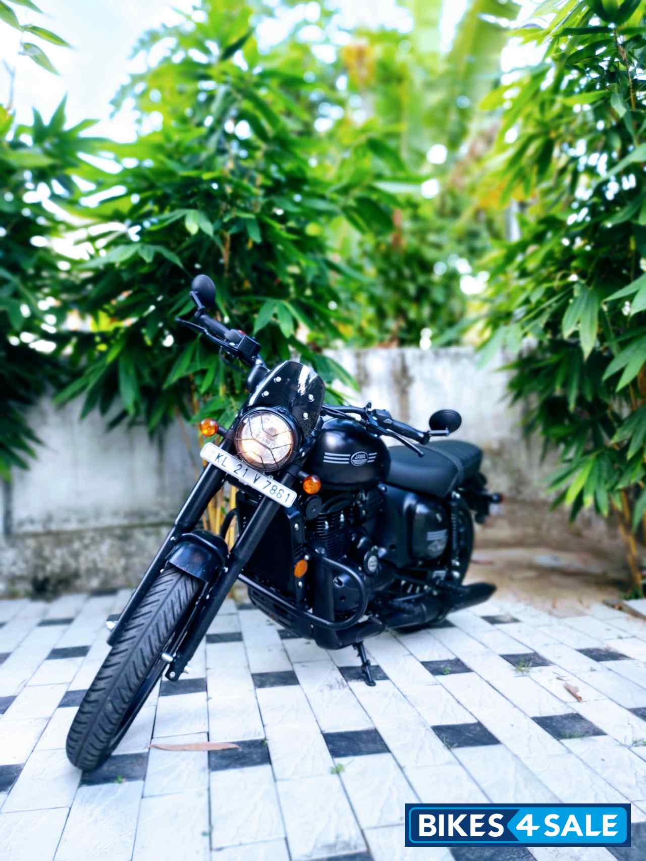 Full Black Jawa forty two BS6