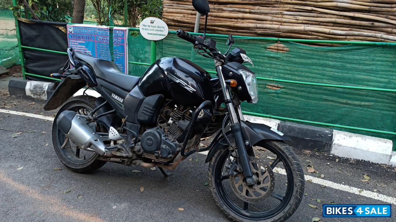 Black Yamaha FZ