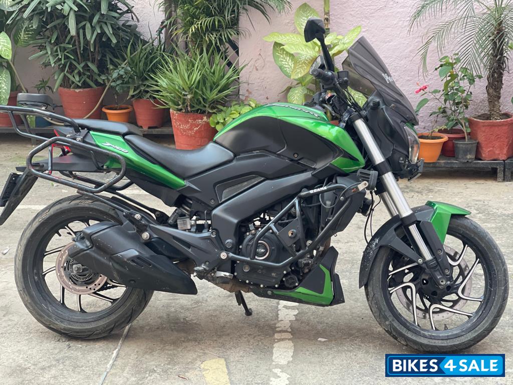 Green Bajaj Dominar 400 Disc