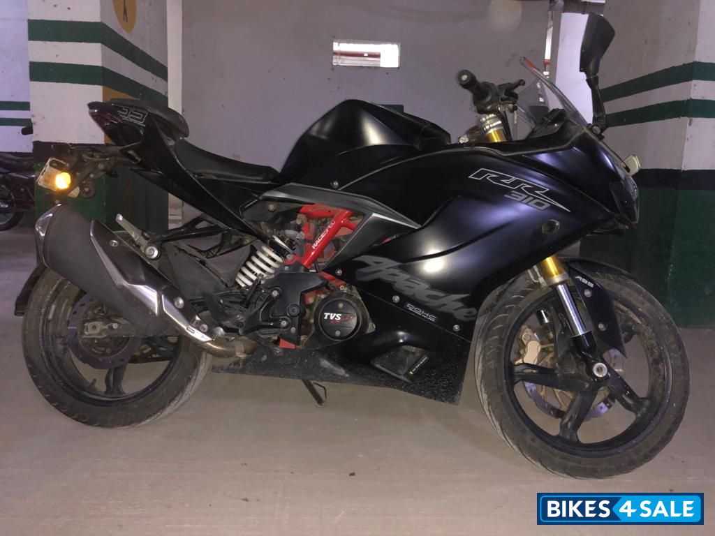 Black TVS Apache RR 310