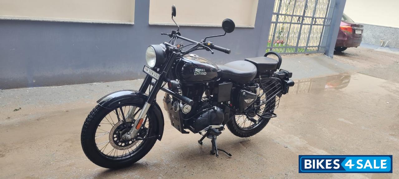 Jet Black Royal Enfield Bullet 350 ES BS6