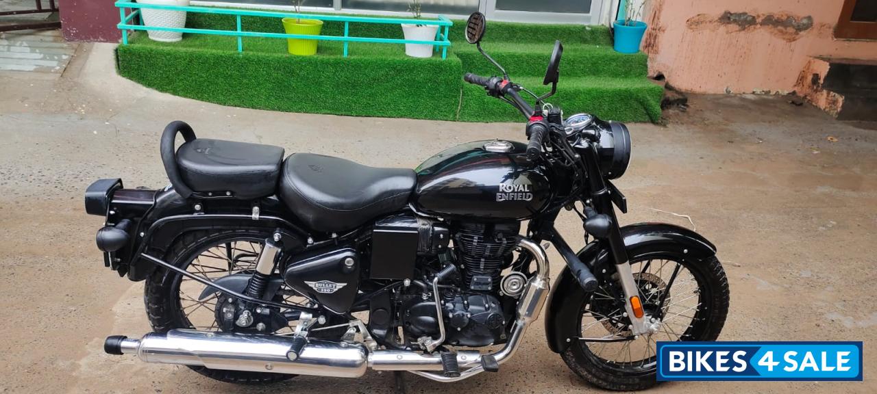 Jet Black Royal Enfield Bullet 350 ES BS6