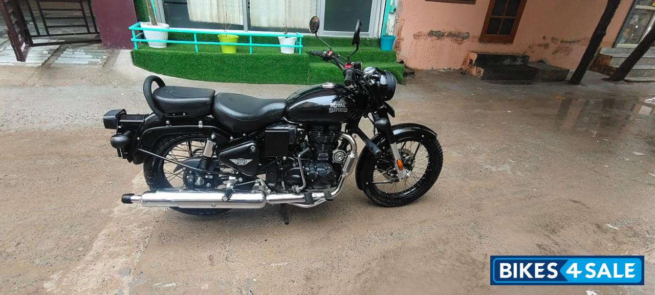 Jet Black Royal Enfield Bullet 350 ES BS6