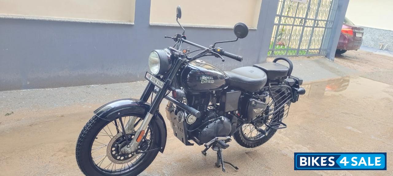 Jet Black Royal Enfield Bullet 350 ES BS6