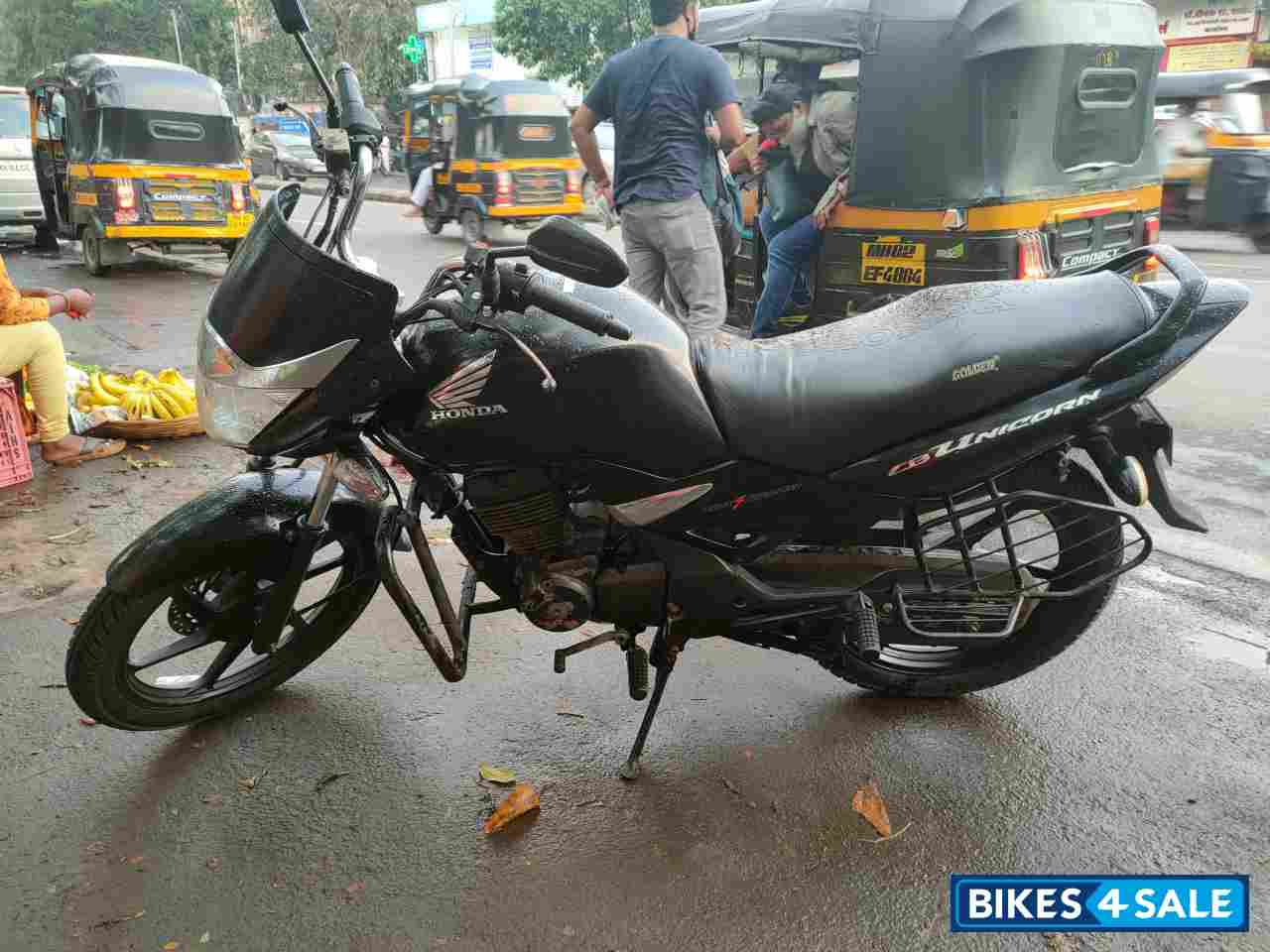 Black Honda CB Unicorn