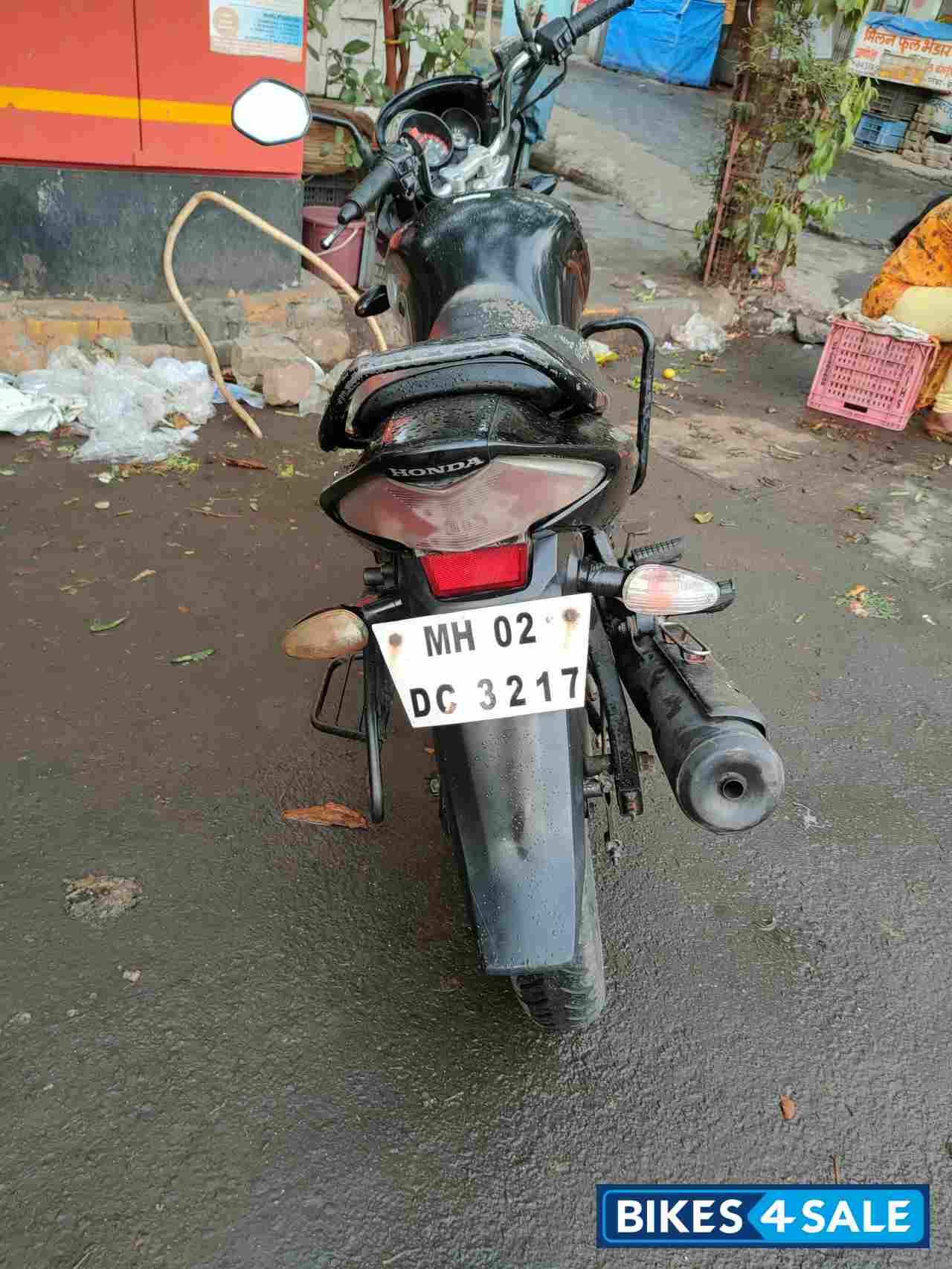 Black Honda CB Unicorn