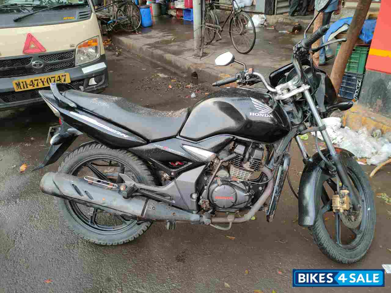 Black Honda CB Unicorn